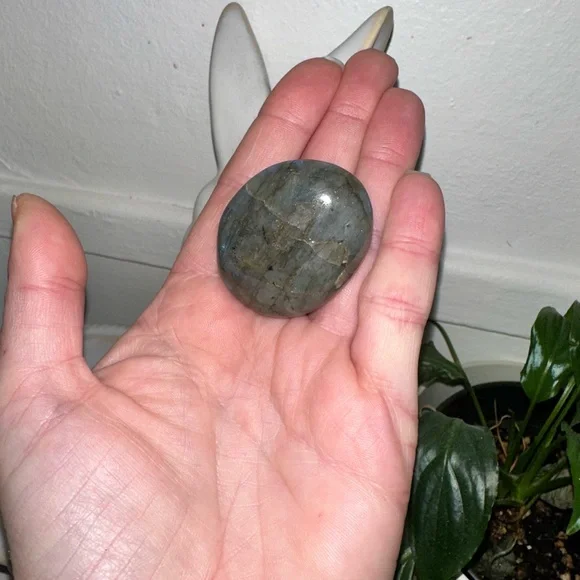 Iridescent Labradorite Stone - Picture 4 of 4
